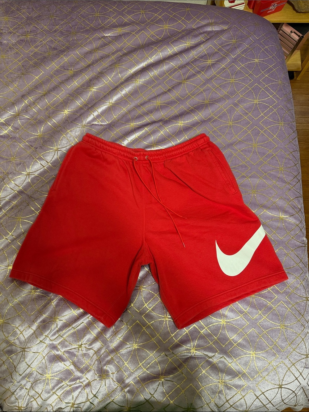 💥 NIKE Men’s Red Athletic Shorts with White Swoosh